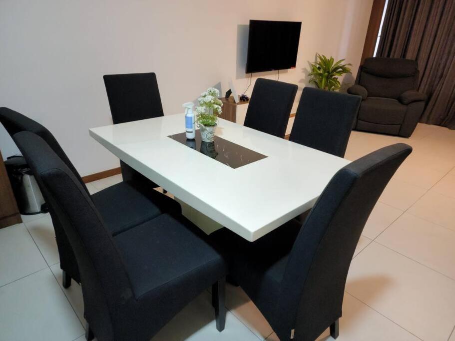 Deluxe Seaview Suite Twin Bed By The Only Bnb Tanjung Tokong Εξωτερικό φωτογραφία